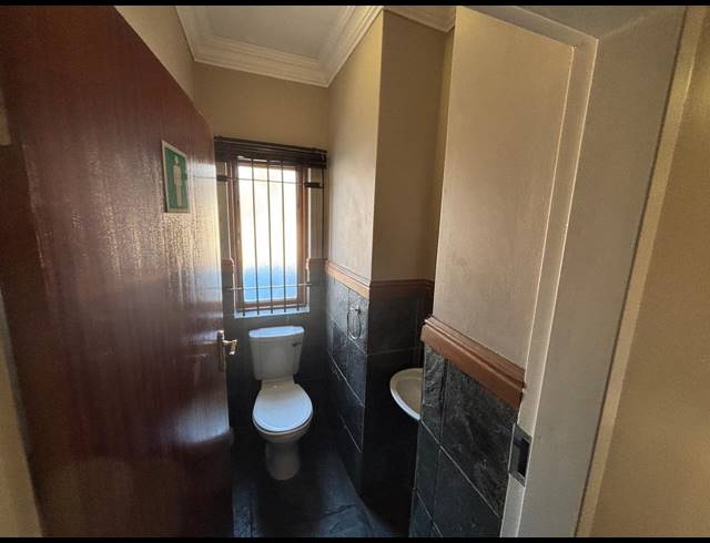 76M² BUSINESS TO LET IN CLUBVIEW